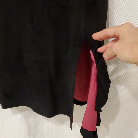 Suede leather skirt with fushia lining - Picture 2 of 5